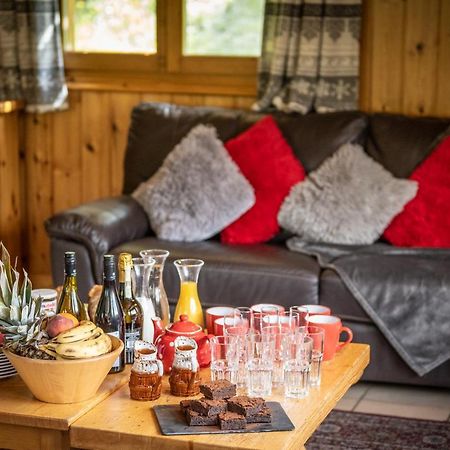 Chalet Himalaya , 10 Person Chalet With 5 Ensuite Bedrooms And Outdoor Jacuzzi In Meribel Centre Kültér fotó