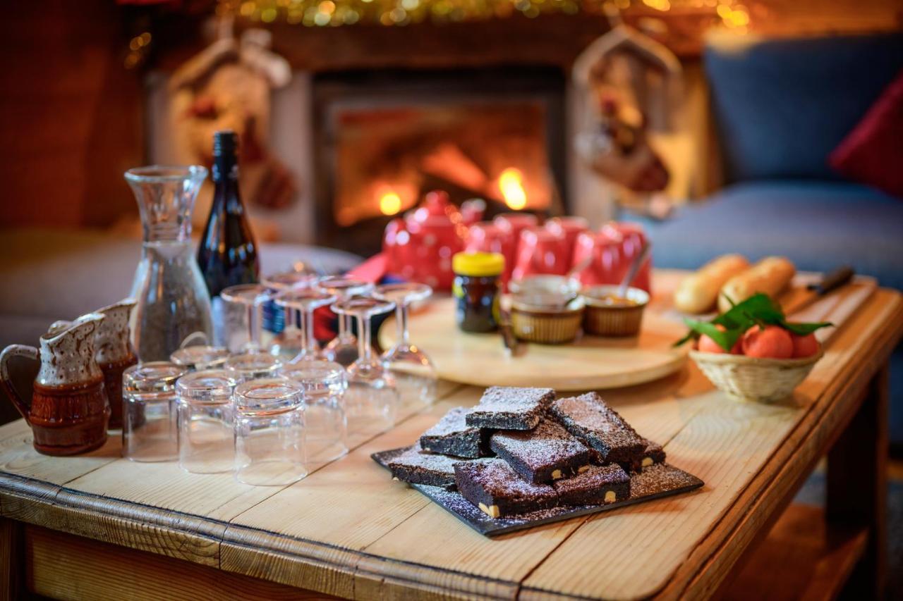 Chalet Himalaya , 10 Person Chalet With 5 Ensuite Bedrooms And Outdoor Jacuzzi In Meribel Centre Kültér fotó